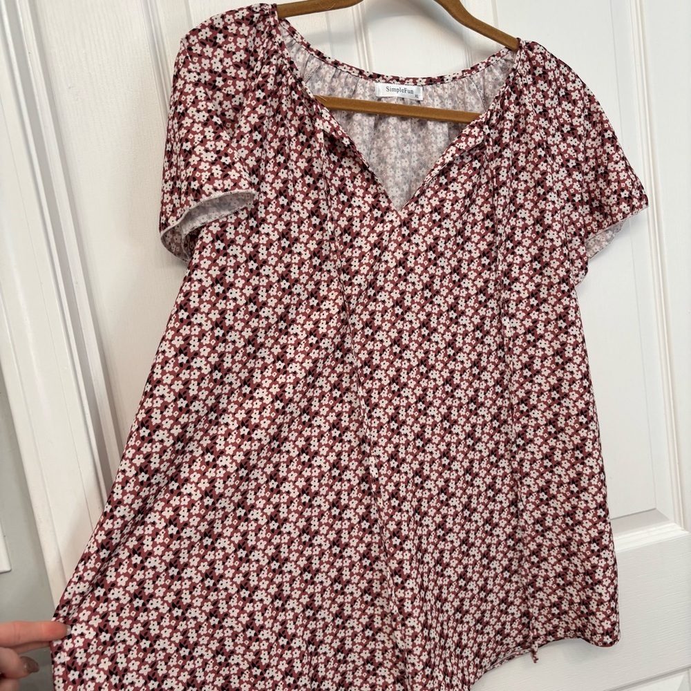 Burgundy Floral V-Neck Top | SimpleFun XL - Picture 3 of 11